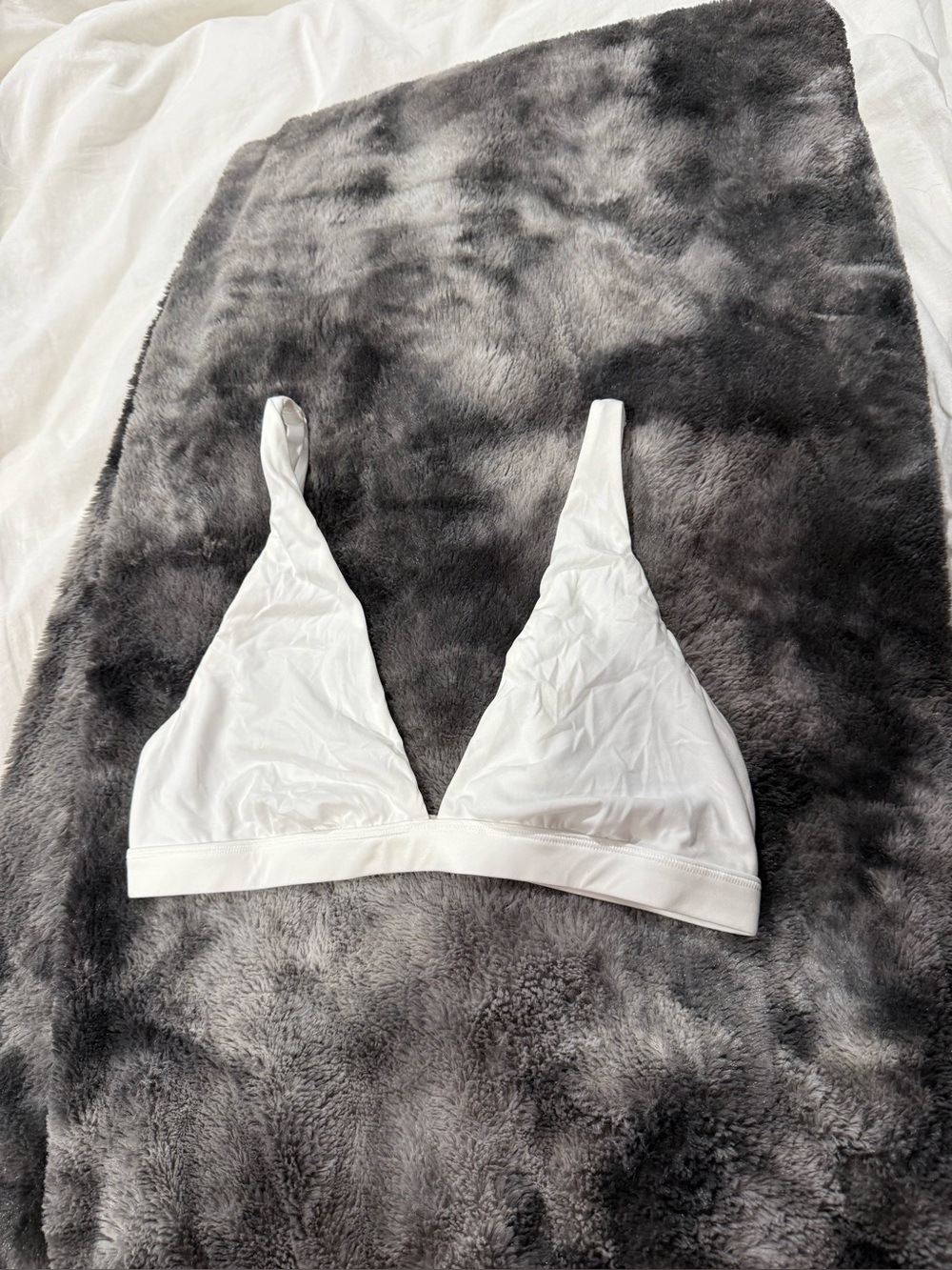 Lululemon Medium Classic White Triangle Bralette Women like new